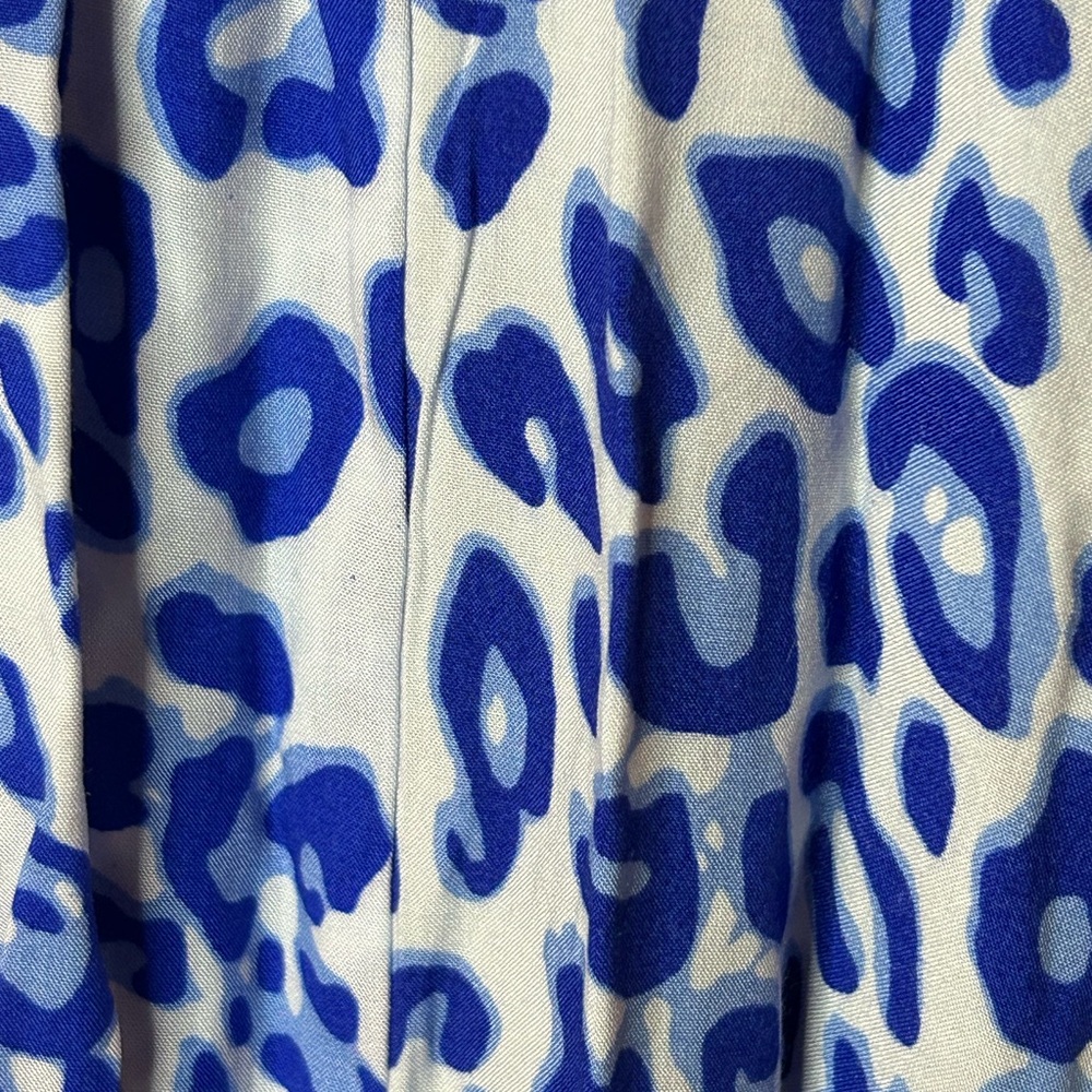 Beautiful blue & white animal print duster.